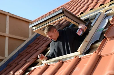 Pose de fenêtres de toit Velux à Desnes